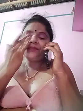 Snapshot of Maya_Vabi chatting on July 27, 2026, 2:13 pm Maya Vabi online show from July 27, 2026, 2:13 pm