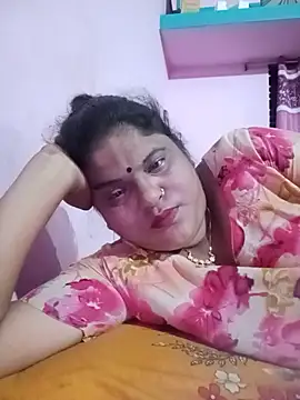 Snapshot of Maya_Vabi chatting on August 4, 2026, 10:23 pm Maya Vabi online show from August 4, 2026, 10:23 pm