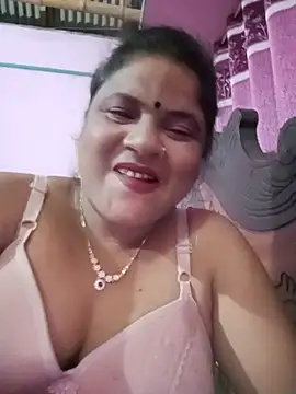Snapshot of Maya_Vabi chatting on August 5, 2026, 3:37 pm Maya Vabi online show from August 5, 2026, 3:37 pm
