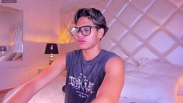 Snapshot of MarcoDeluxxe chatting on May 29, 2026, 11:52 am MarcoDeluxxe online show from May 29, 2026, 11:52 am