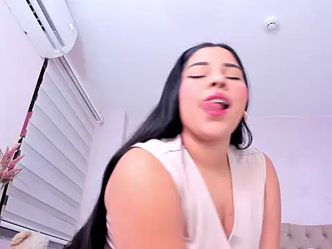EmilySanchezz online show from July 2, 2026, 11:49 am