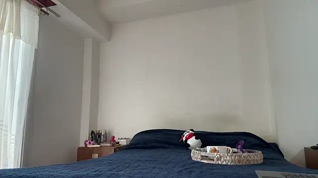 Natalieyourdream online show from June 6, 2026, 2:22 pm