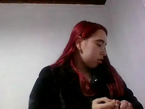 Snapshot of Annisofi000 chatting on June 1, 2026, 1:18 am Annisofi000 online show from June 1, 2026, 1:18 am