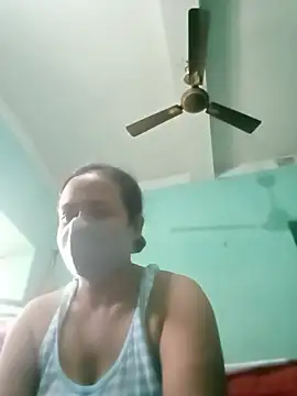 MoonLusty online show from July 24, 2026, 4:32 am