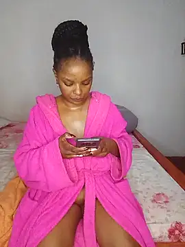 Snapshot of creamiequeen chatting on June 28, 2026, 11:05 am creamiequeen online show from June 28, 2026, 11:05 am