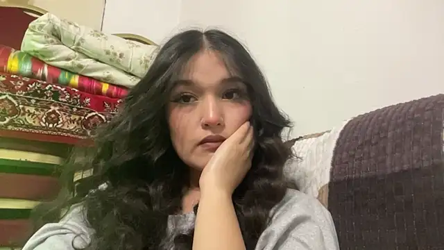 LisetteParajon online show from May 28, 2026, 4:04 pm