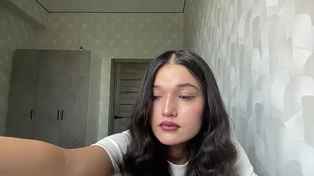 LisetteParajon online show from June 9, 2026, 5:08 am