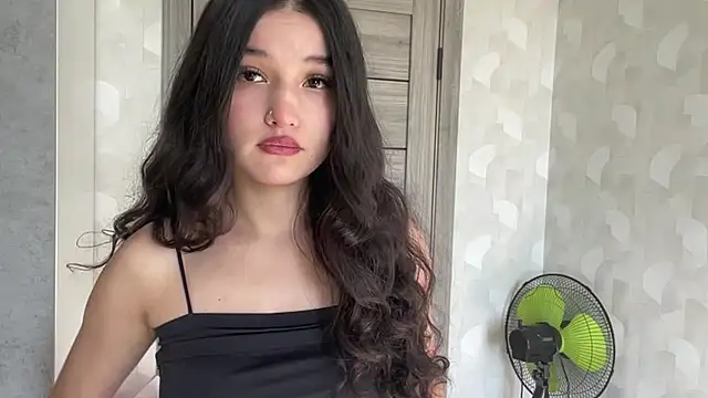 LisetteParajon online show from July 28, 2026, 3:13 am