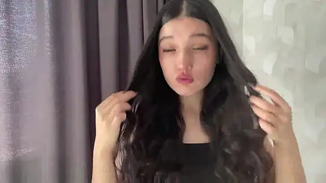 LisetteParajon online show from July 29, 2026, 3:26 am