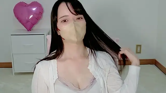 Snapshot of Hikari__o00 chatting on July 18, 2026, 10:24 pm Hikari o00 online show from July 18, 2026, 10:24 pm