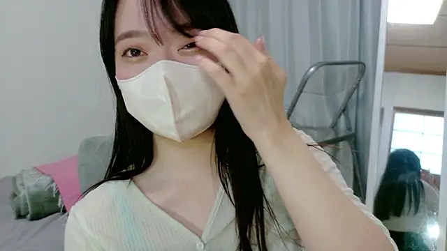 Snapshot of Hikari__o00 chatting on July 24, 2026, 11:47 pm Hikari o00 online show from July 24, 2026, 11:47 pm
