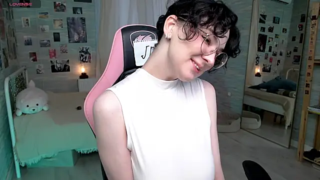 JackieApplePie online show from July 27, 2026, 6:20 am