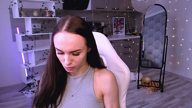 NicoleMerz online show from June 1, 2026, 11:12 am