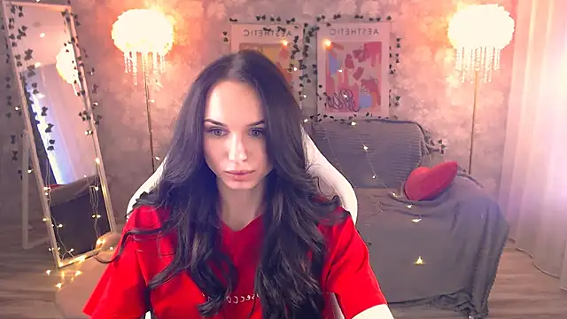 NicoleMerz online show from June 9, 2026, 3:12 pm