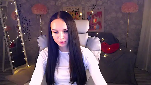 NicoleMerz online show from June 30, 2026, 5:25 pm