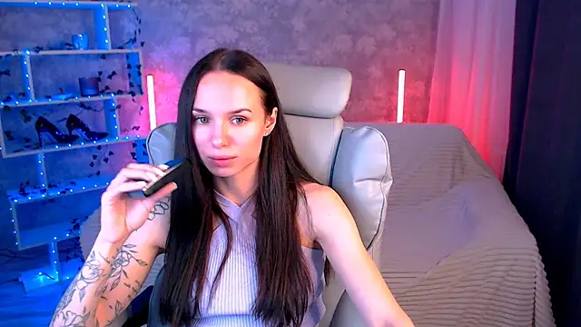 NicoleMerz online show from July 10, 2026, 5:37 pm