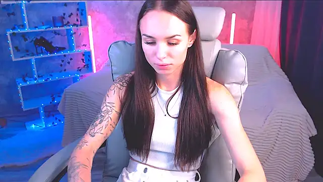 NicoleMerz online show from July 25, 2026, 4:15 pm