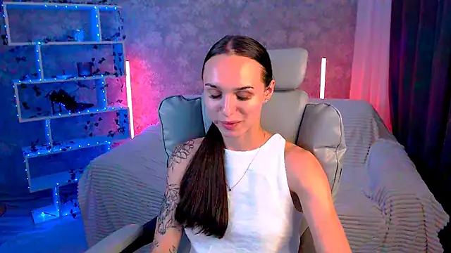NicoleMerz online show from July 28, 2026, 6:20 pm