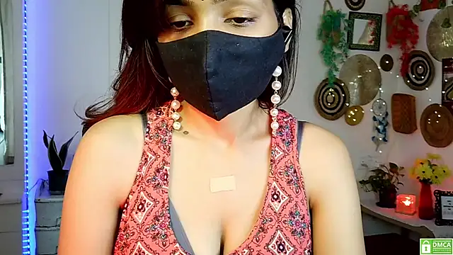 Yalinahotty online show from June 13, 2026, 4:21 am