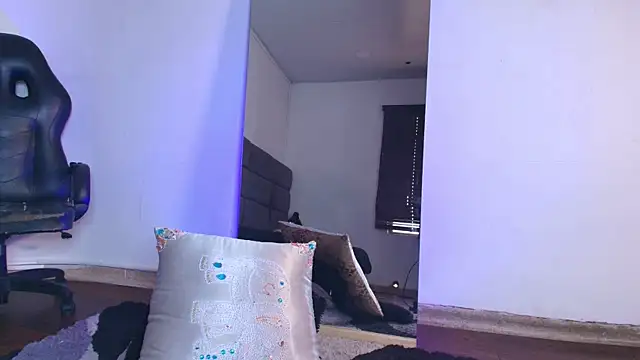AshleyMonroee   online show from July 28, 2026, 6:20 pm