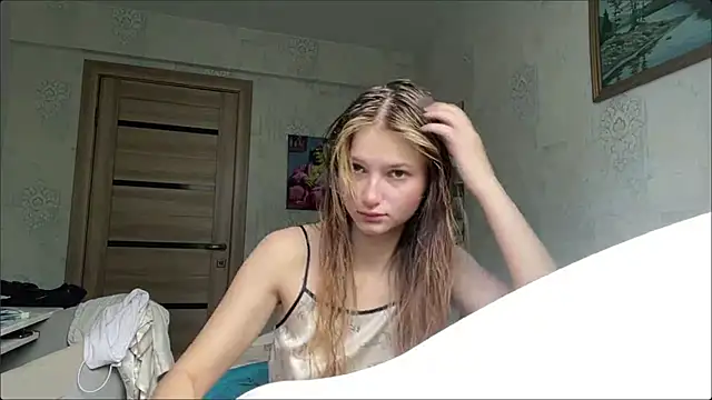 HeIen cute online show from July 7, 2026, 6:16 am