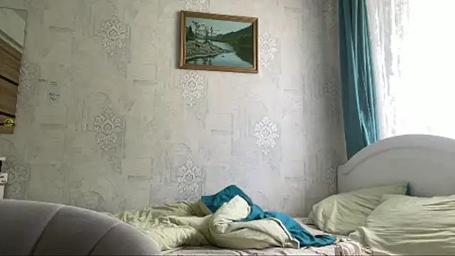 HeIen cute online show from July 18, 2026, 7:34 am