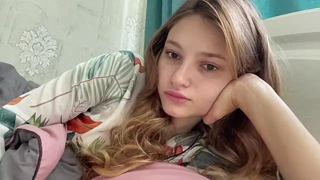 HeIen cute online show from July 22, 2026, 6:27 am