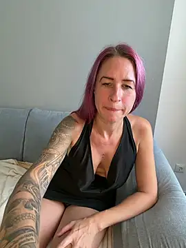 GermanMilfJasmin online show from July 28, 2026, 3:43 pm