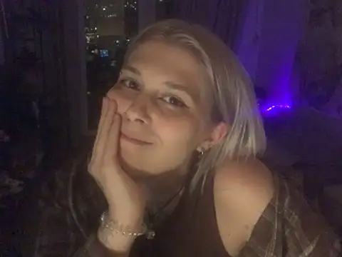 Ella Bloom online show from May 29, 2026, 6:17 pm