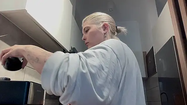 Ella Bloom online show from July 28, 2026, 12:12 pm