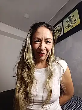 Snapshot of Laly_dolcee chatting on July 17, 2026, 4:56 pm Laly dolcee online show from July 17, 2026, 4:56 pm