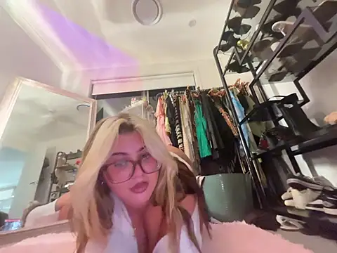 Snapshot of luckygigi chatting on May 31, 2026, 6:09 pm luckygigi online show from May 31, 2026, 6:09 pm