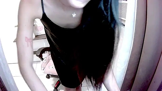 Snapshot of Skeletal_goddess chatting on July 6, 2026, 5:37 pm Skeletal goddess online show from July 6, 2026, 5:37 pm