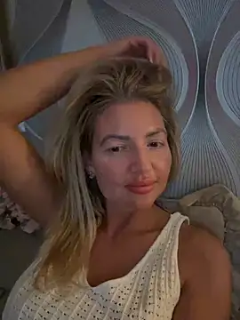 Snapshot of szexicicamica chatting on June 11, 2026, 6:28 pm szexicicamica online show from June 11, 2026, 6:28 pm
