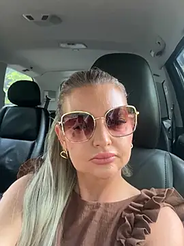 Snapshot of szexicicamica chatting on June 18, 2026, 9:47 am szexicicamica online show from June 18, 2026, 9:47 am