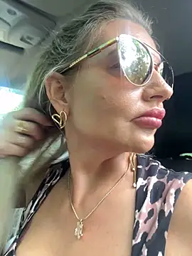 Snapshot of szexicicamica chatting on July 2, 2026, 9:37 am szexicicamica online show from July 2, 2026, 9:37 am