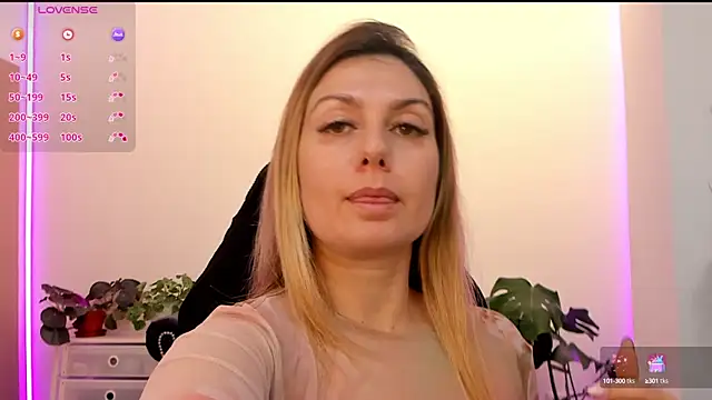 Snapshot of LindaWhite_ chatting on December 12, 2024, 3:48 pm LindaWhite online show from December 12, 2024, 3:48 pm