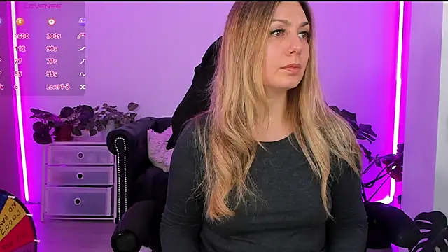 Snapshot of LindaWhite_ chatting on December 14, 2024, 5:03 pm LindaWhite online show from December 14, 2024, 5:03 pm