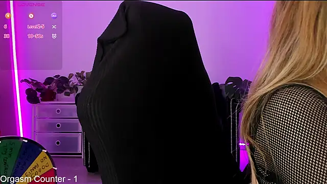 Snapshot of LindaWhite_ chatting on January 6, 2025, 9:32 pm LindaWhite online show from January 6, 2025, 9:32 pm