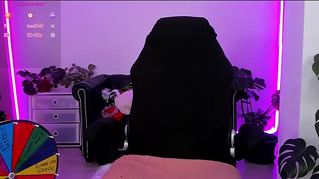 Snapshot of LindaWhite_ chatting on January 24, 2025, 5:00 pm LindaWhite online show from January 24, 2025, 5:00 pm