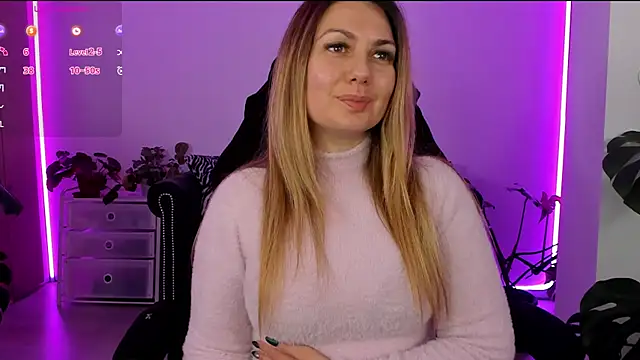 Snapshot of LindaWhite_ chatting on February 23, 2025, 9:59 pm LindaWhite online show from February 23, 2025, 9:59 pm