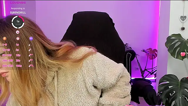 Snapshot of LindaWhite_ chatting on March 4, 2025, 4:20 pm LindaWhite online show from March 4, 2025, 4:20 pm