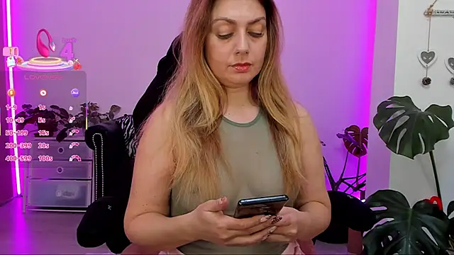 Snapshot of LindaWhite_ chatting on March 18, 2025, 5:10 pm LindaWhite online show from March 18, 2025, 5:10 pm