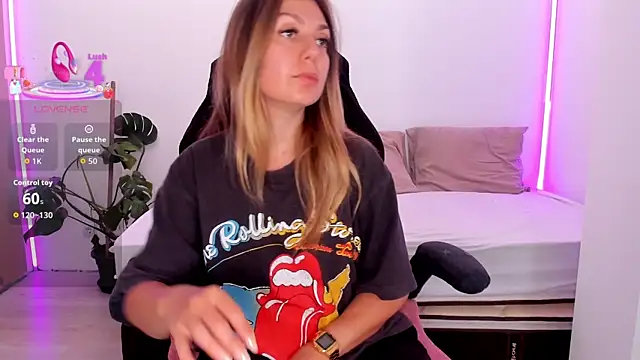 Snapshot of LindaWhite_ chatting on September 21, 2025, 4:08 pm LindaWhite online show from September 21, 2025, 4:08 pm