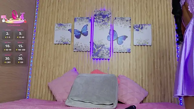 Snapshot of Moonceleste chatting on June 9, 2026, 12:06 pm Moonceleste online show from June 9, 2026, 12:06 pm