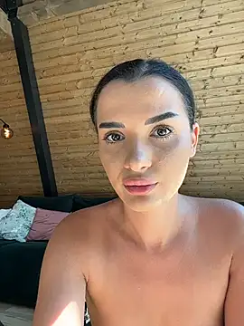 chloenyx online show from July 26, 2026, 1:29 pm