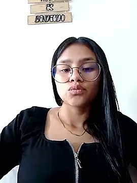 Sofielovee-01 online show from June 4, 2026, 1:17 pm