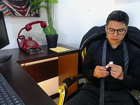 AquilesTaylor online show from July 20, 2026, 12:51 pm