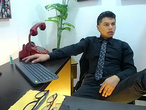 AquilesTaylor online show from July 29, 2026, 3:26 am