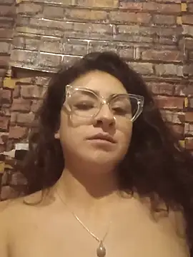Snapshot of AlondraSa chatting on June 16, 2026, 12:02 am AlondraSa online show from June 16, 2026, 12:02 am